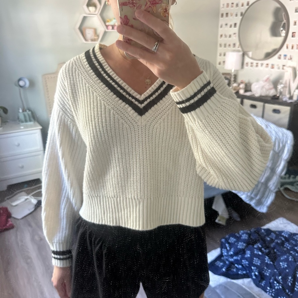 H&M V-Neck White and Black Sweater with Preppy Style